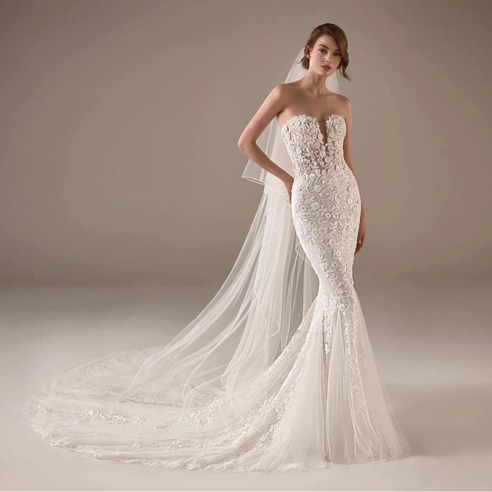Pronovias Jameela mermaid wedding dress - size 10 off white drycleaned